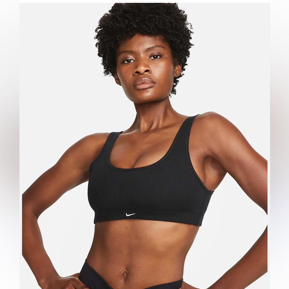 Black Nike Alate sports bra